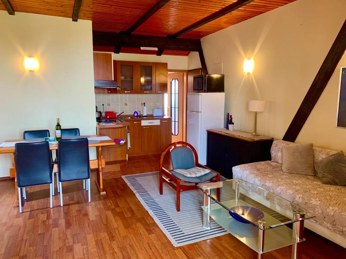 Apartments Jurkovic Ловран Экстерьер фото